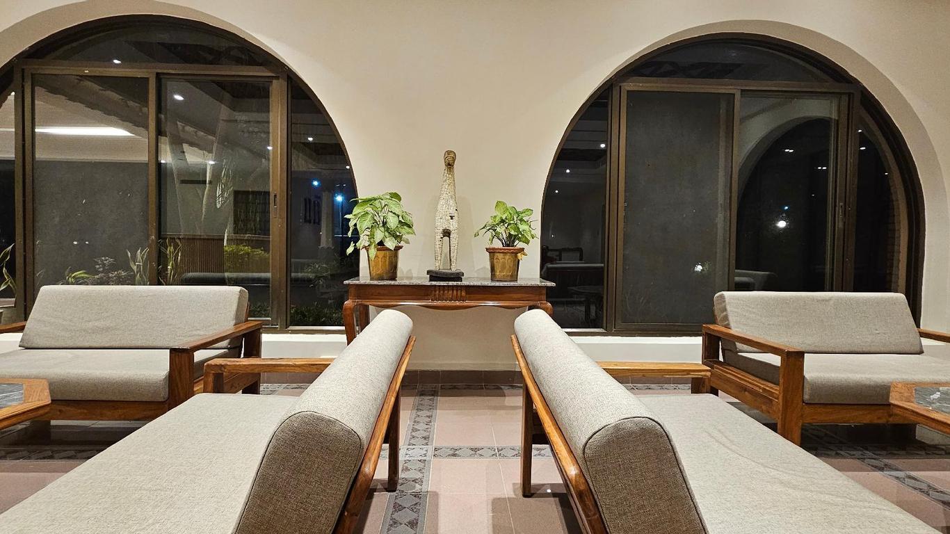 Hotel Lumbini Garden New Crystal