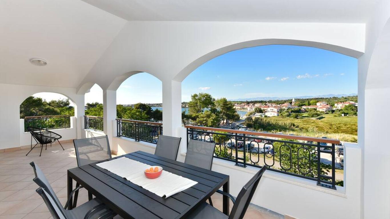 Mediterraneo Garden Apartments