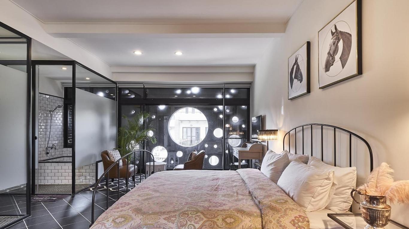 Noir Home