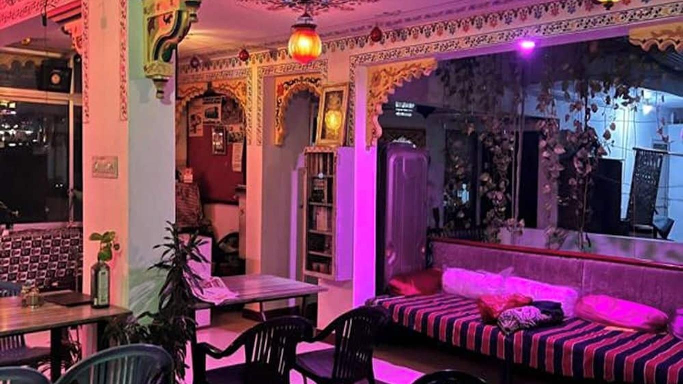 Nukkad Guest House Near City Palace Udaipur