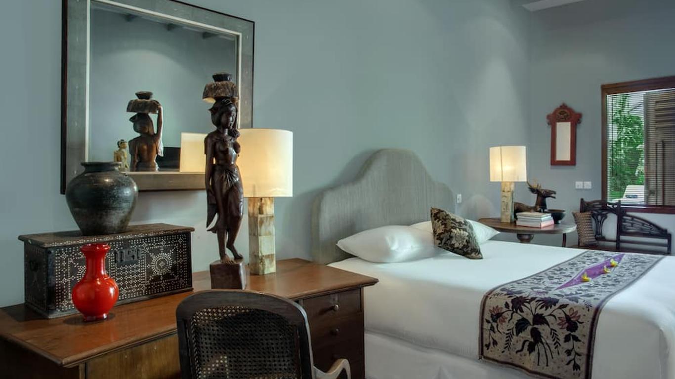 Room & Vespa 3