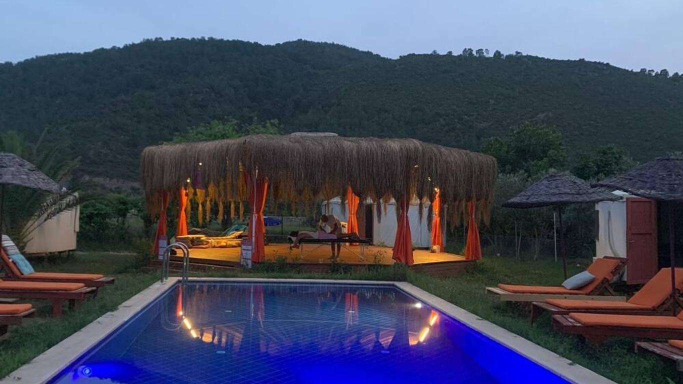 Yol Glamping Hotel Retreat Center