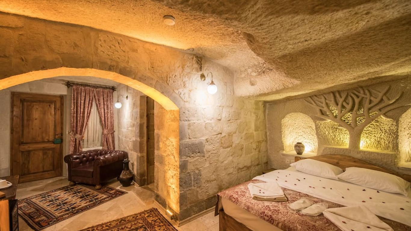 Charming Cave Hotel