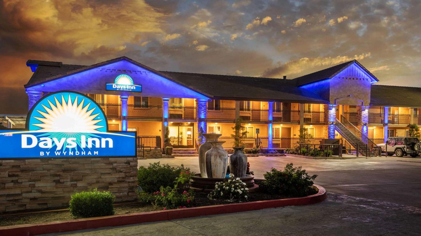 Days Inn by Wyndham Galt