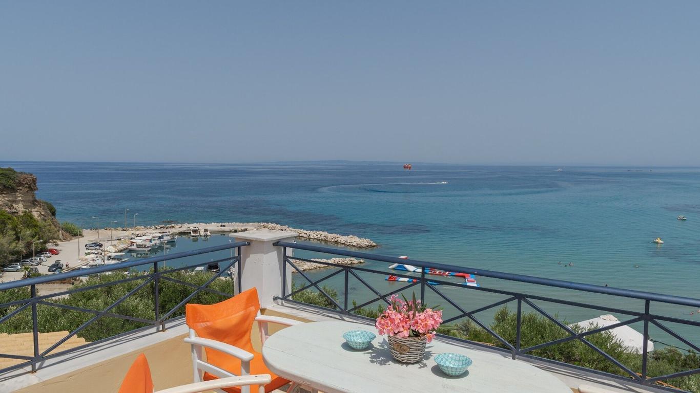 Bella Vista Sea View Apartments, by ZanteWize