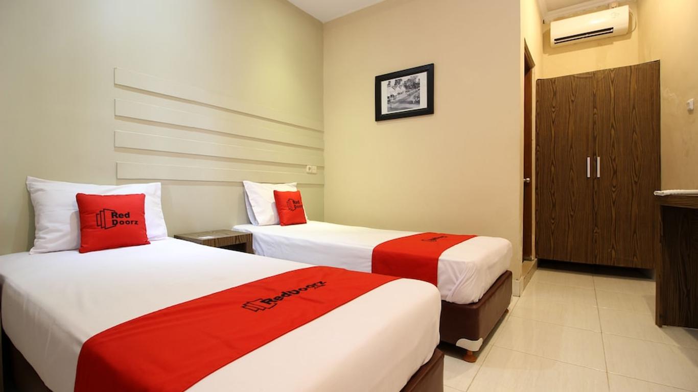 RedDoorz Plus @ Jalan Damai 2