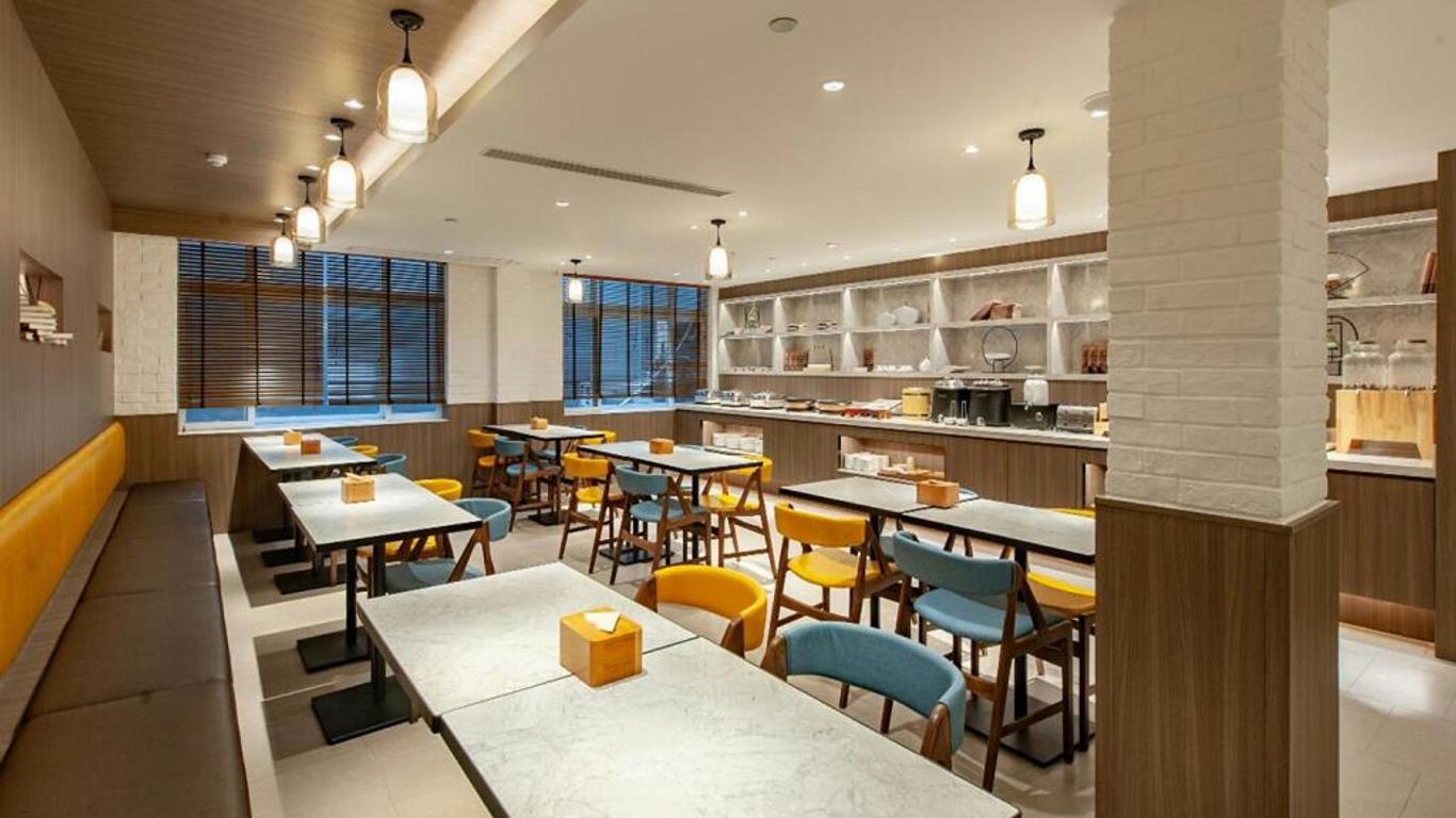 Hanting Express Shanghai Hailun Road