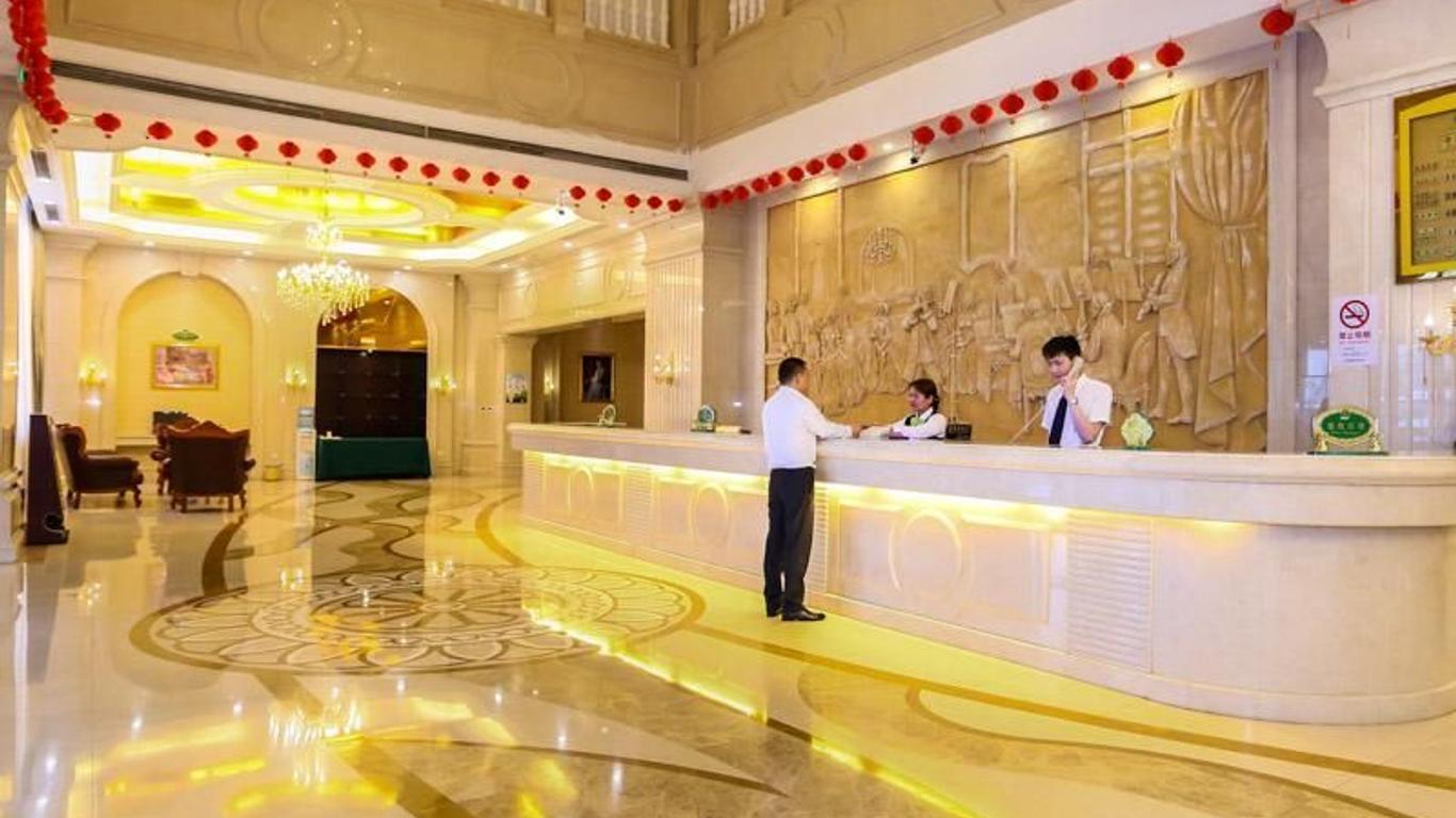 Zhongti Peak Hotel (Fengxian Nankiao Longhu Tianjie Store)