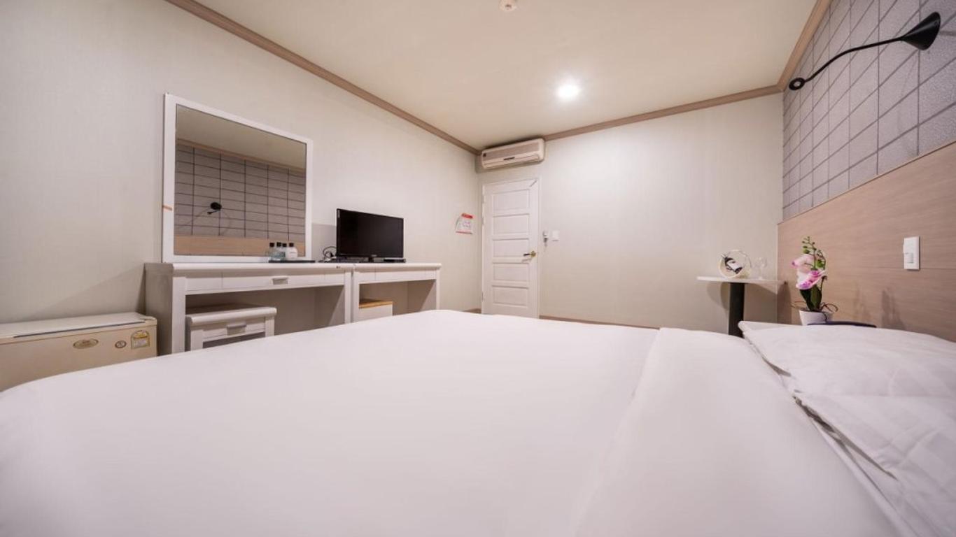 Apple Hotel