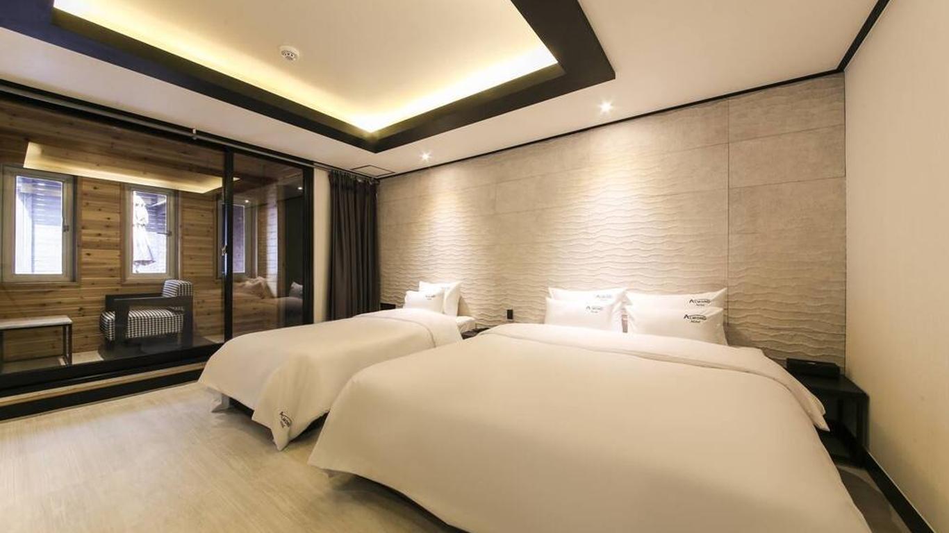 Almond Hotel Gupo Station