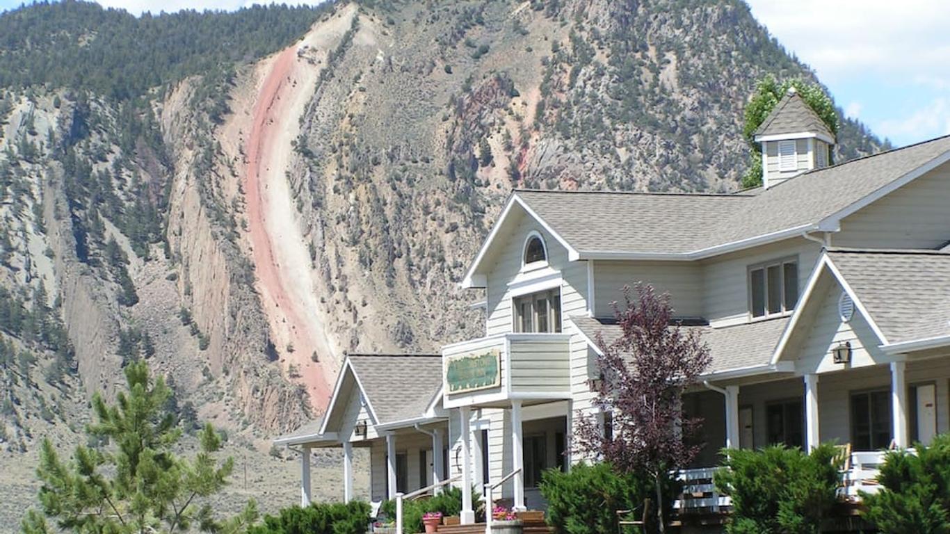 Yellowstone Basin Inn