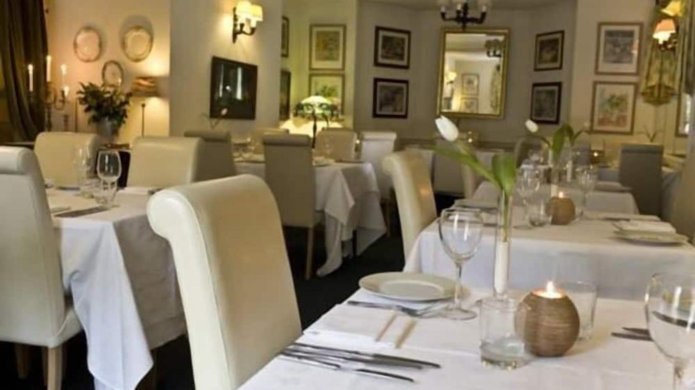Overcliffe Hotel & Bloomers Restaurant