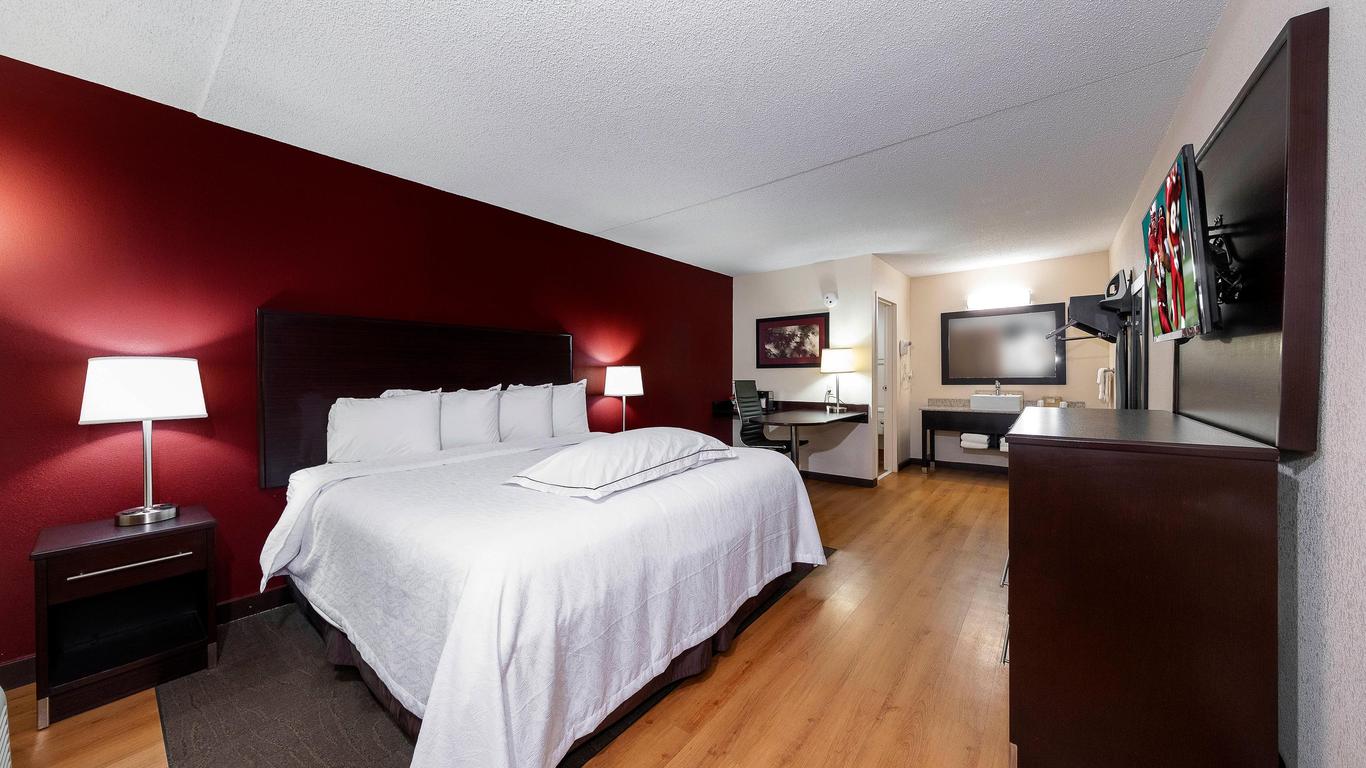 Red Roof Inn Plus+ Huntsville - Madison