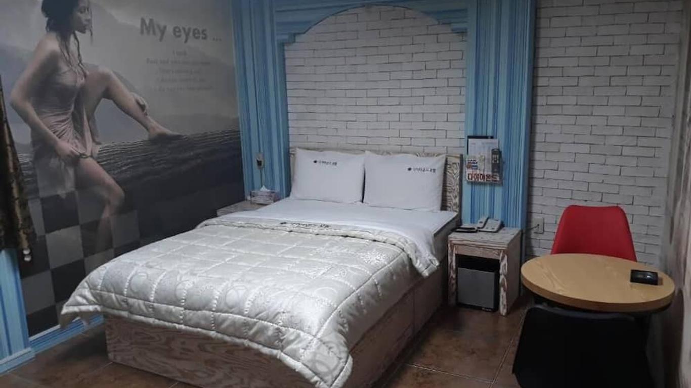 Diamond Motel