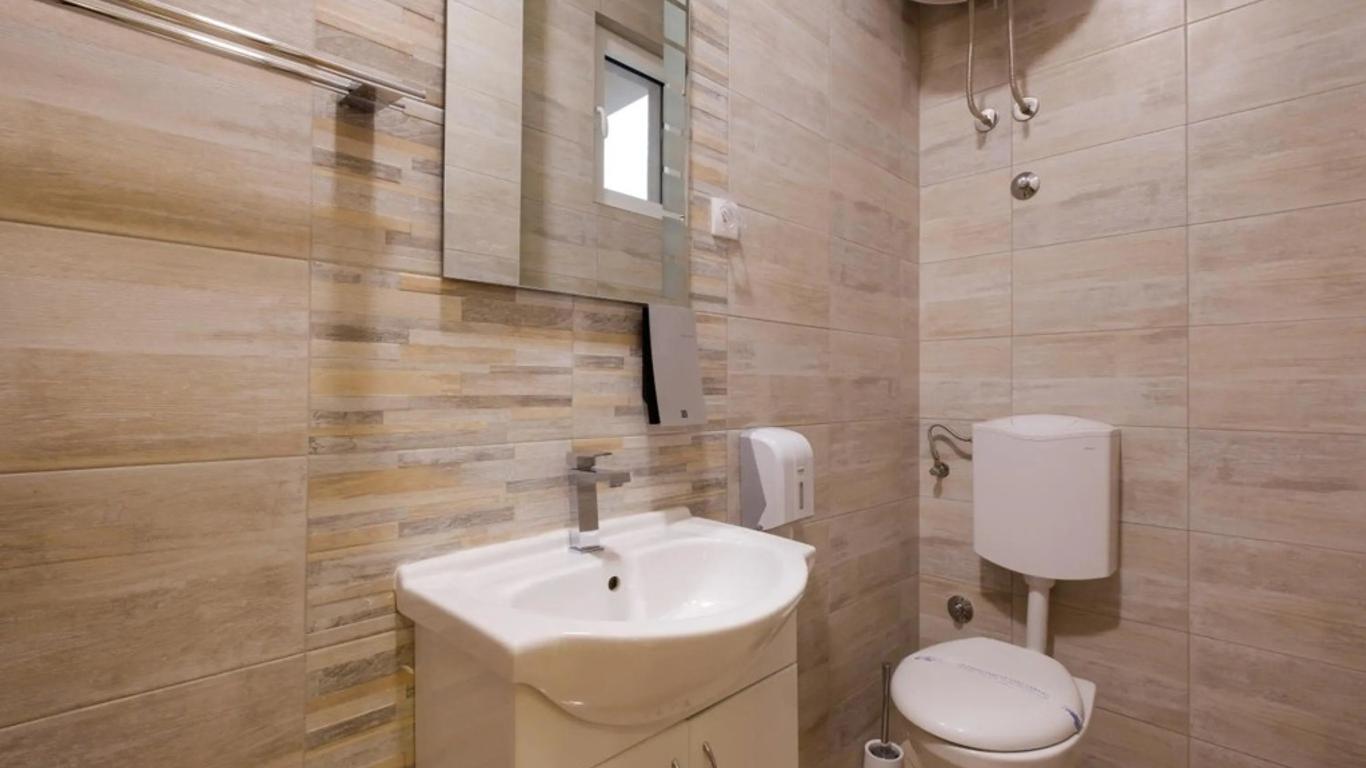 Airport Hotel Garni