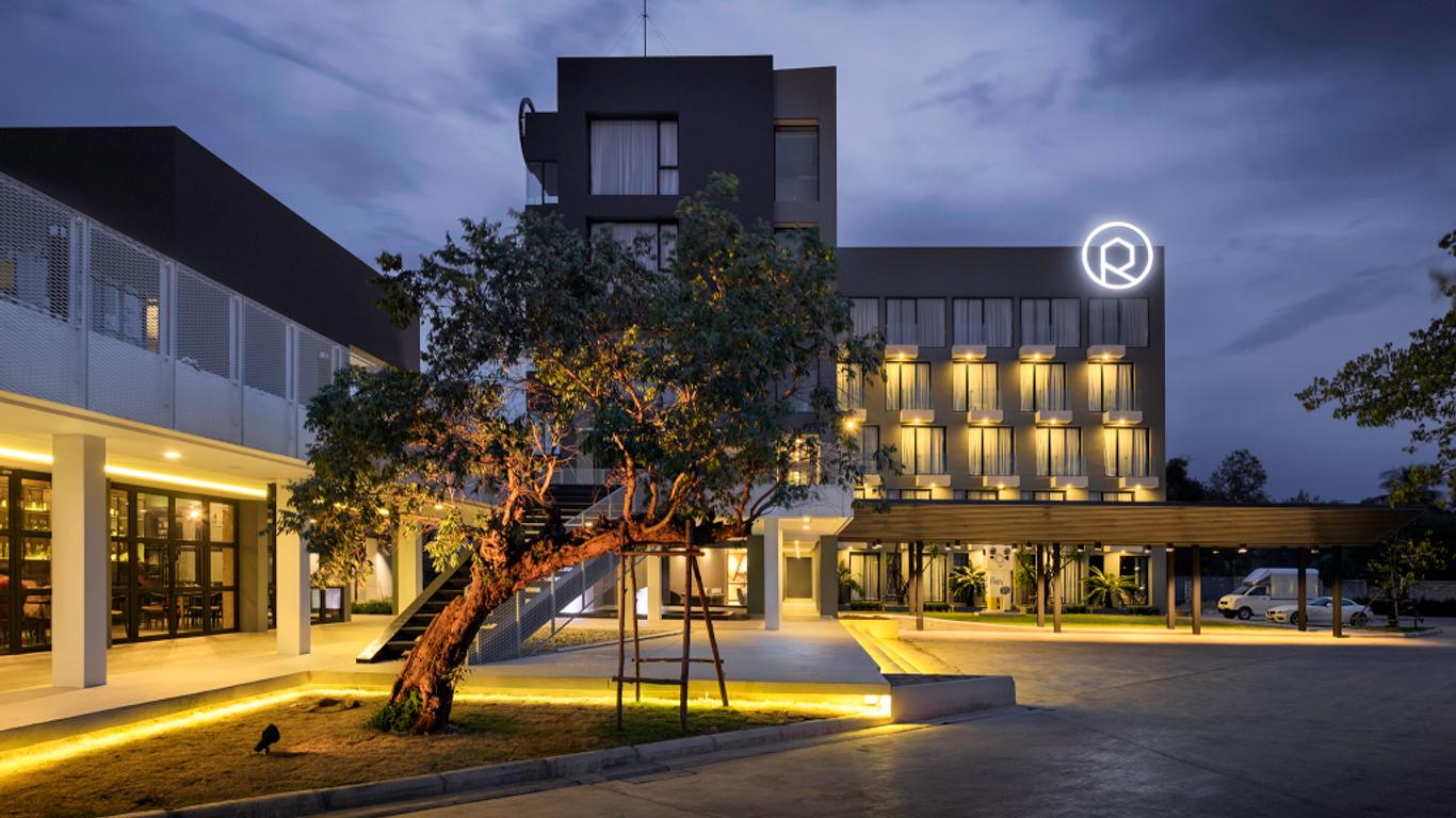 R Photo Hotel
