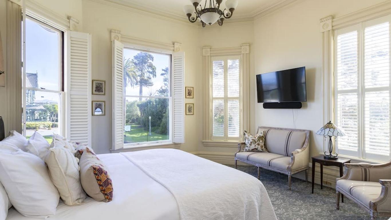 Pinc Lady Mansion