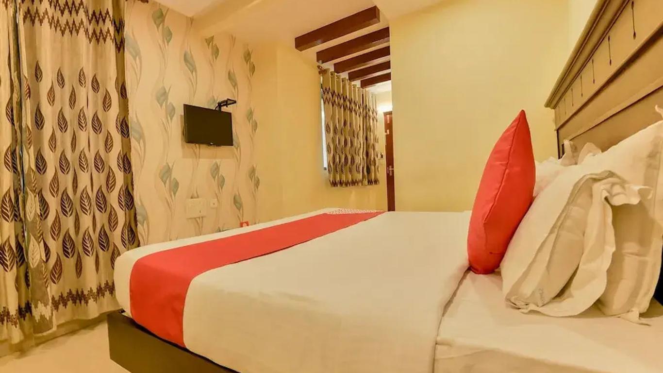 OYO 8214 Malabar Plaza Residency 1