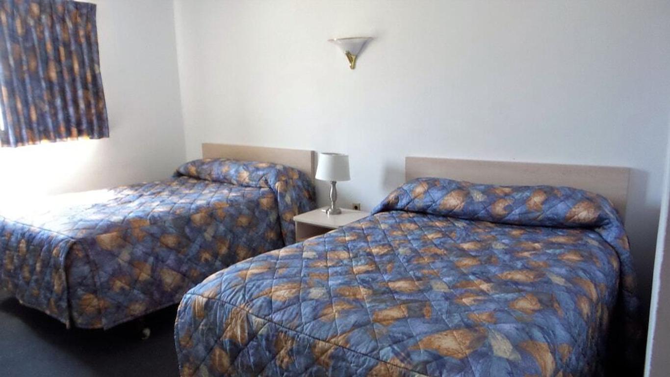 Golden Rail Motel