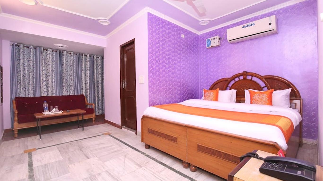 OYO Hotel Rajesh Palace