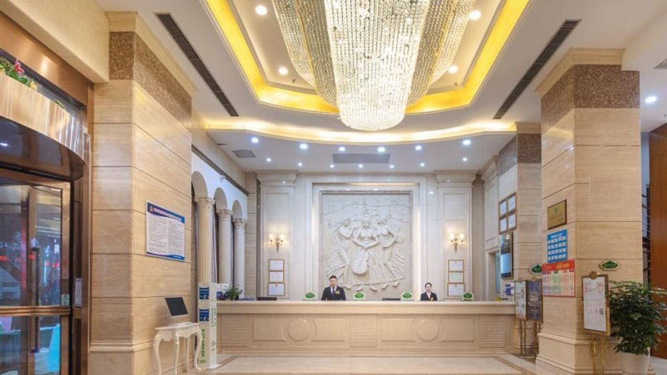 Vienna International Hotel Shiyan Wuyan Pedestrian Street