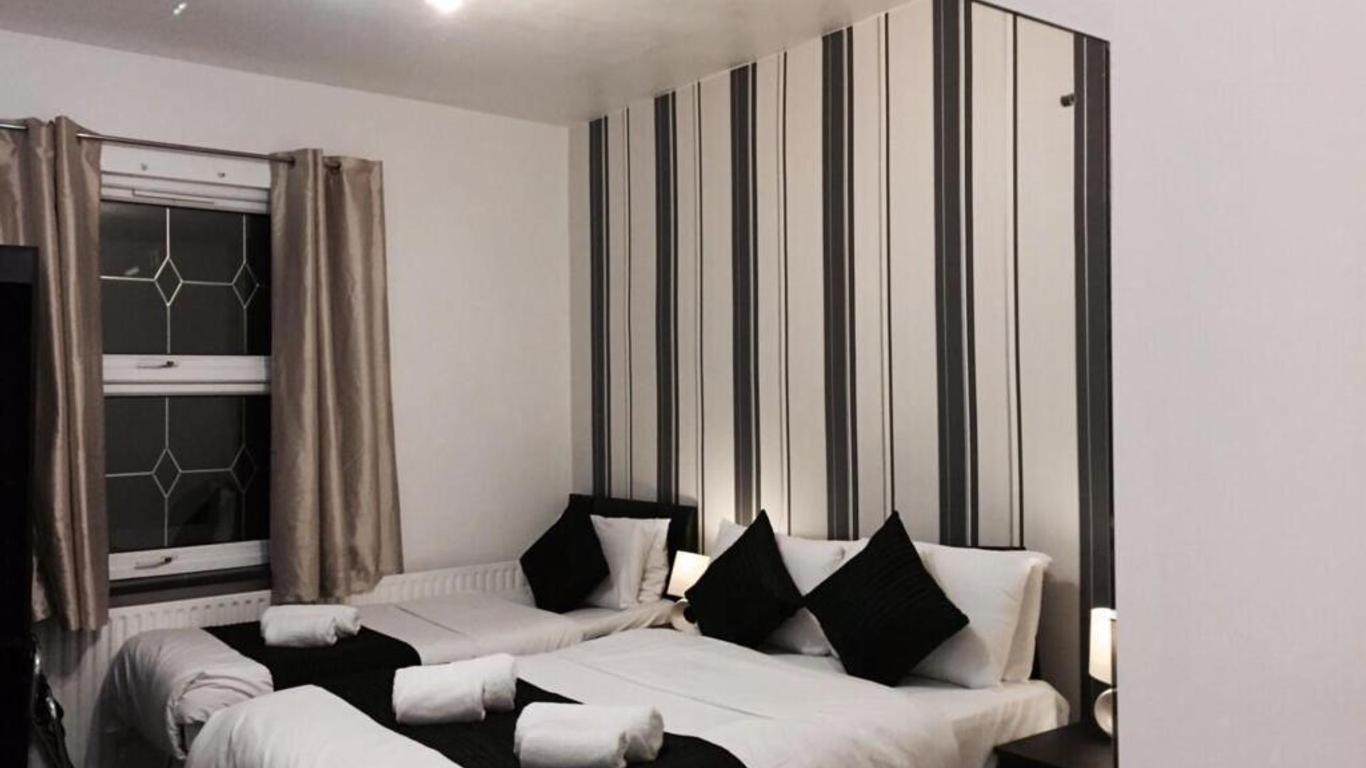 OYO Firs Lodge London Heathrow