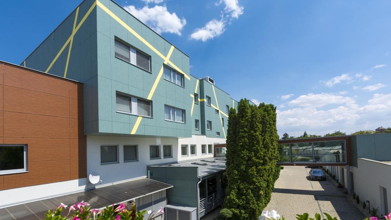 Mikado Hotel