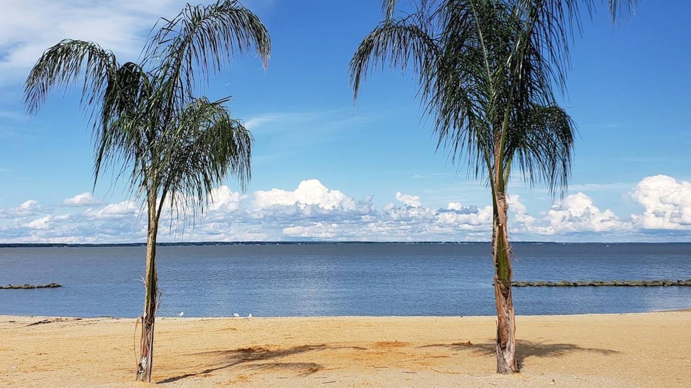 Colonial Beach Plaza Bed & Breakfast