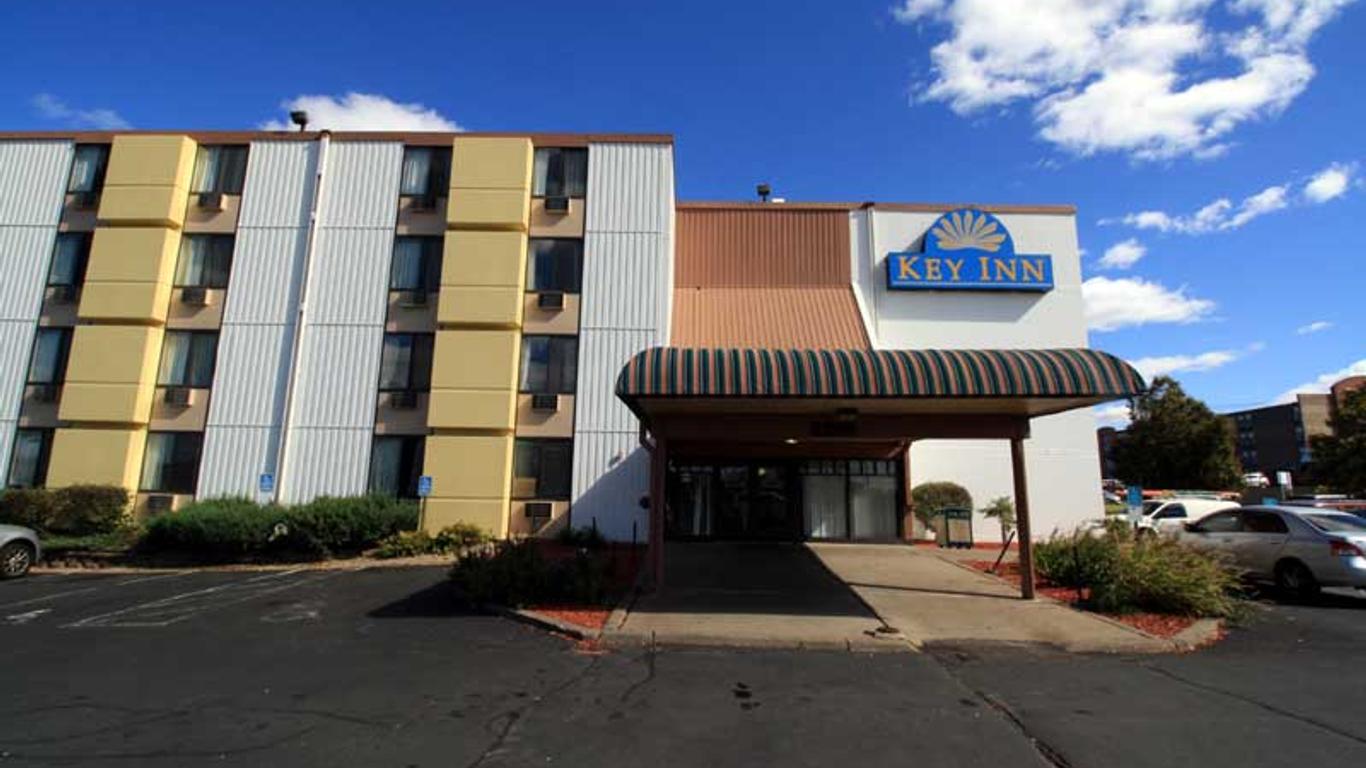 Roseville Key Inn & Suites