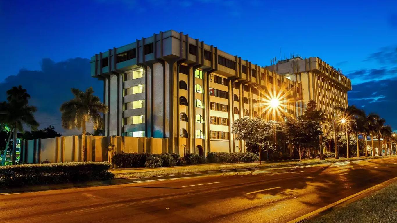 Clarion Inn and Suites Miami International Airport