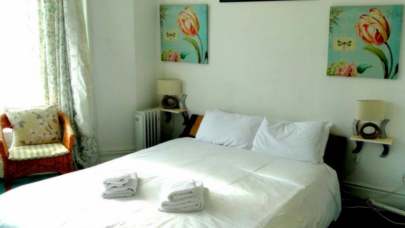 100 Pipers Hotel