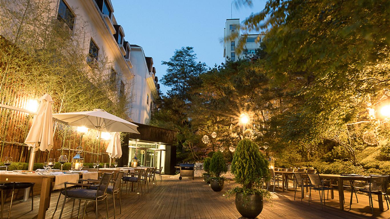Donghwa Kims Hotel