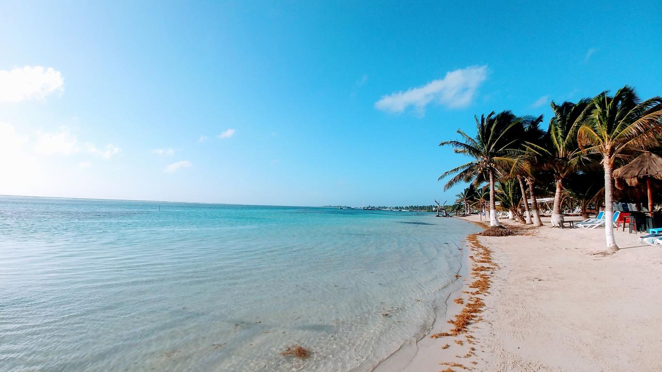 El Fuerte Beach Apartments